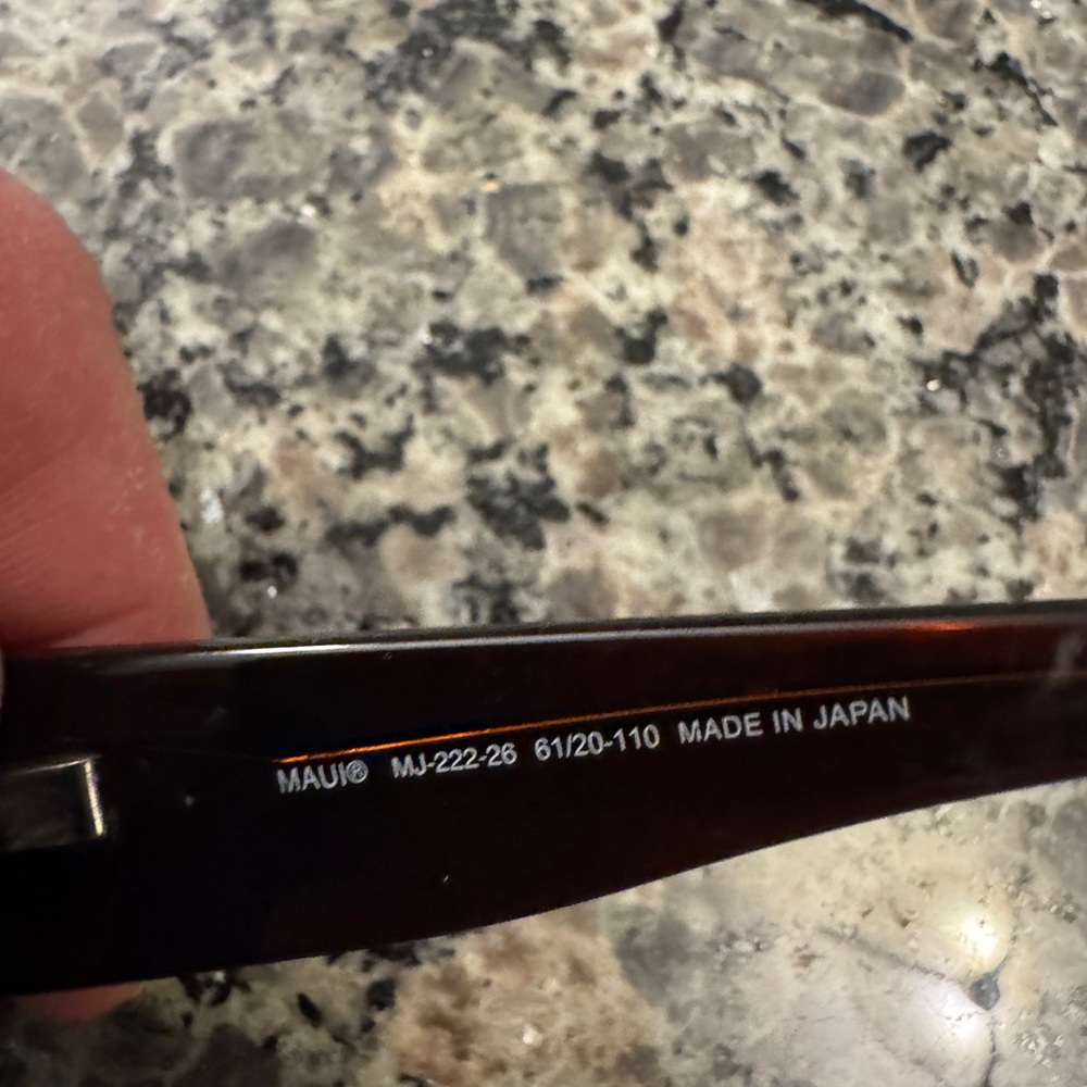 Maui Jim Polarized Sunglasses - Picture 4 of 6